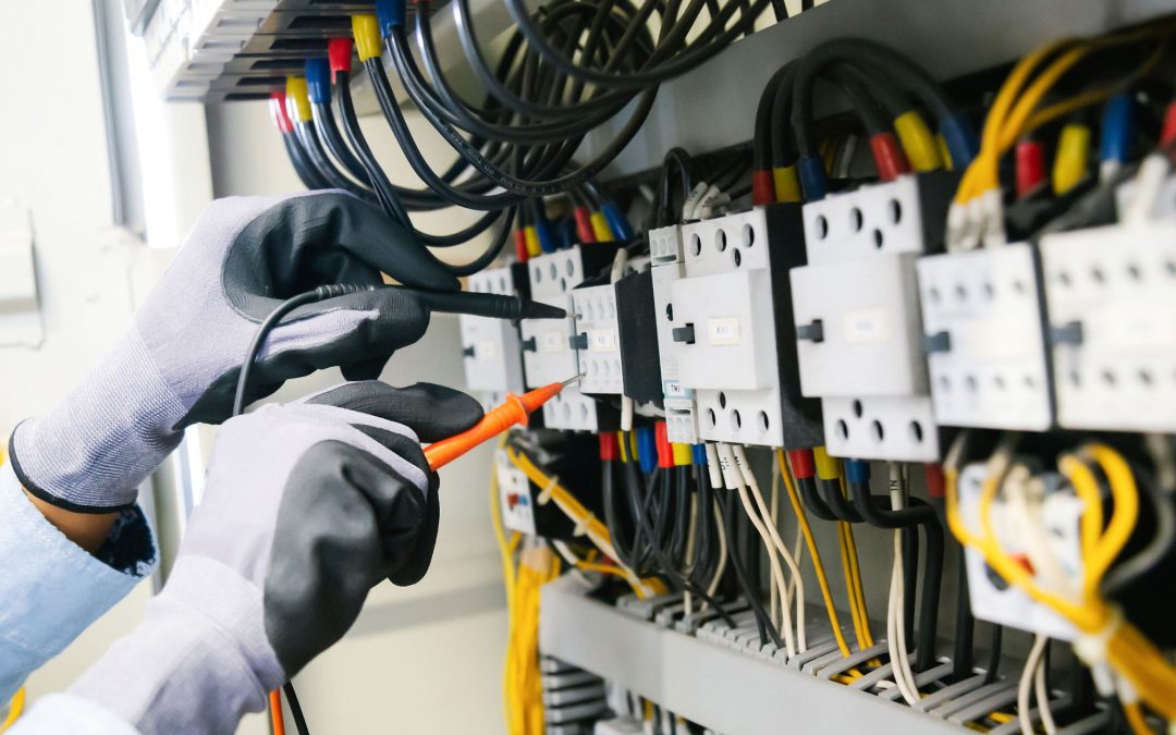 Mantenimiento Preventivo: El Escudo Invisible de tu Sistema Eléctrico
